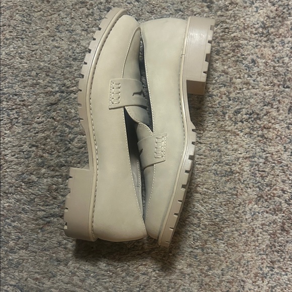 NWOB DV by Dolce Vita Carley Penny Loafers Women's Tan Loafers - size 9 - Picture 8 of 8